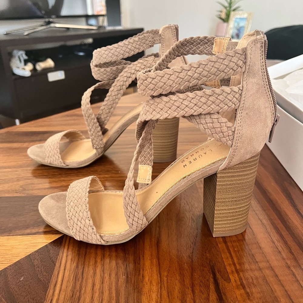 Size 9 LC by Lauren Conrad taupe strappy heels NWT